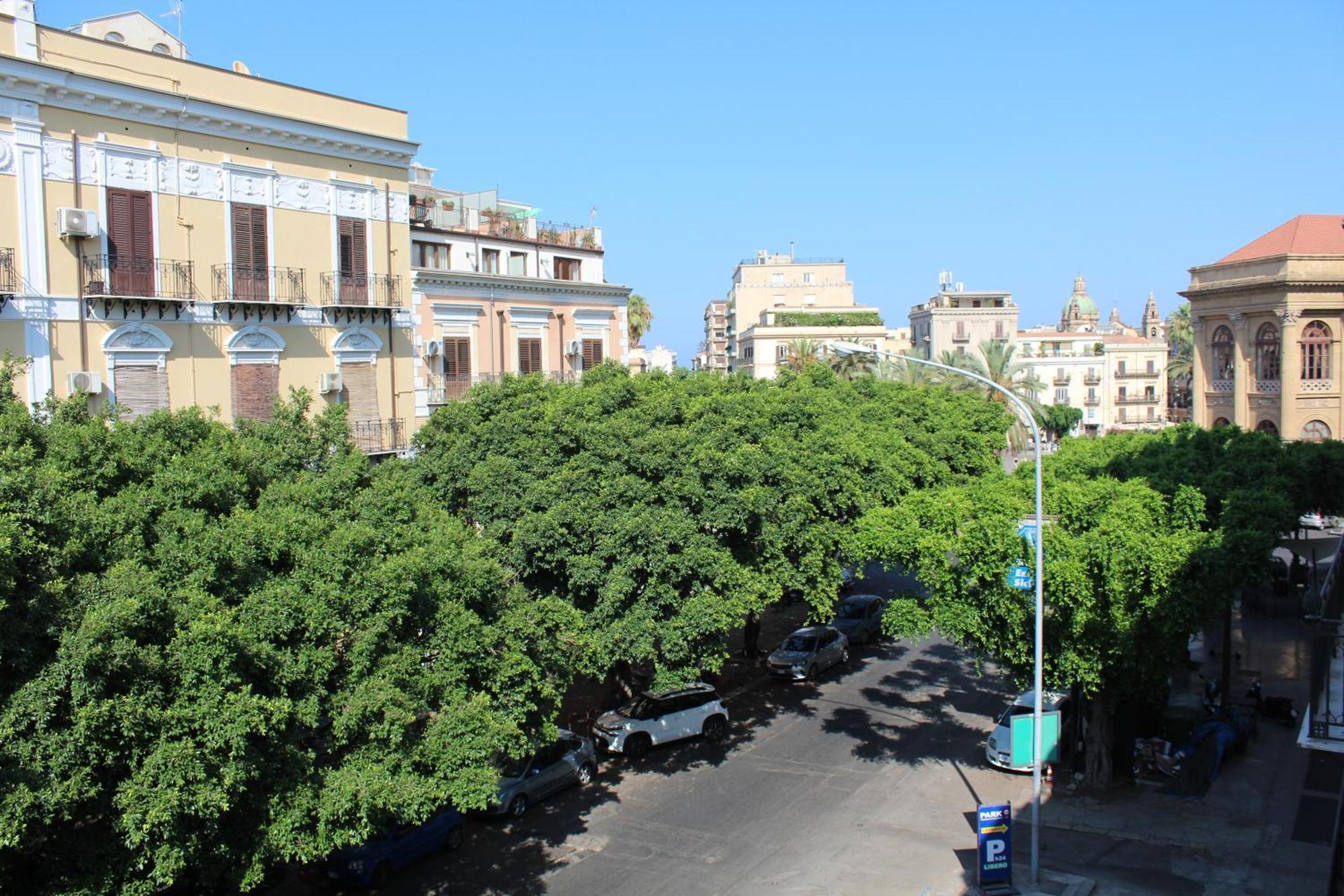 Falstaff Rooms & Suites Palermo Bagian luar foto